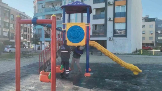 Çocuk parkını yakan şüpheliler yakalandı