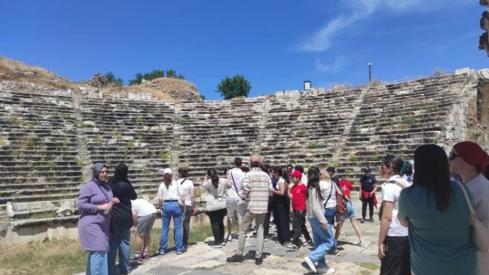 Çocuklar, aileleriyle birlikte tarihe yolculuk yaptı