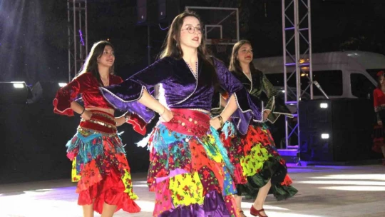 Çocukların geri dönüşüm defilesi beğeni topladı