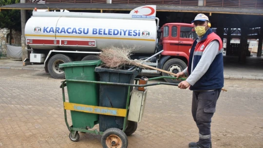 'Çöpçüler Kralı' Çiçek Ali, işini müzikle yapıyor