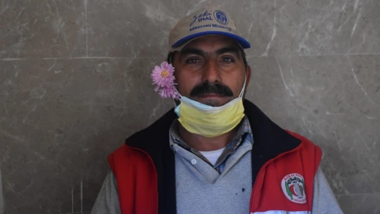 'Çöpçüler Kralı' Çiçek Ali, işini müzikle yapıyor