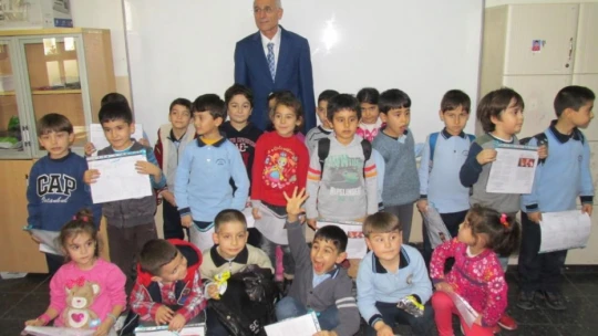 Cumhuriyet İlkokulu 'I' Şubesi Hakkı Öğretmen'in hakkını ödeyebilmek için bir araya geldi