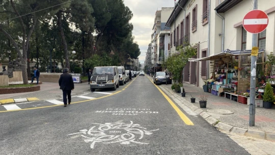 Cumhuriyet Mahallesi sakinlerinden Başkan Çerçioğlu'na pankartlı teşekkür