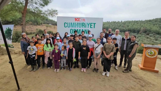 Cumhuriyete Nefes etkinliğinde binlerce fidan toprakla buluştu
