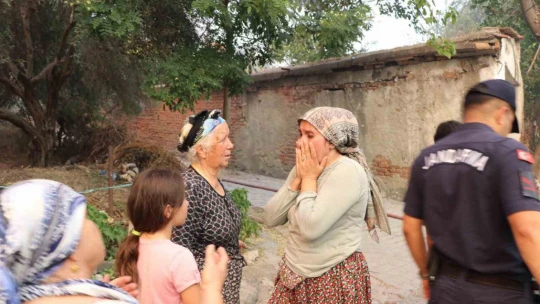 Dağ taş yandı, Türk bayrağı alevlerden korundu
