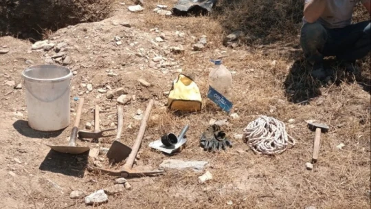 Definecileri kazdıkları çukurdan jandarma tek tek çıkardı