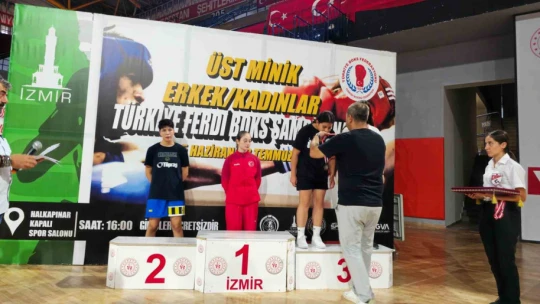 Demir yumruk Rabia, Türkiye üçüncüsü oldu