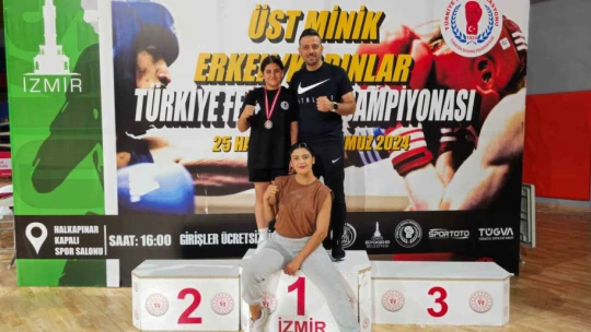 Demir yumruk Rabia, Türkiye üçüncüsü oldu