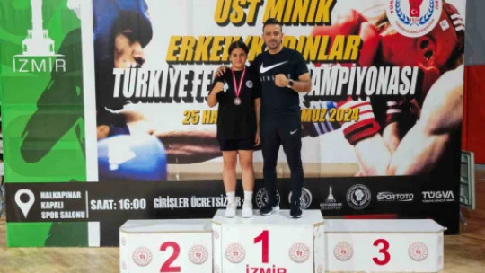 Demir yumruk Rabia, Türkiye üçüncüsü oldu