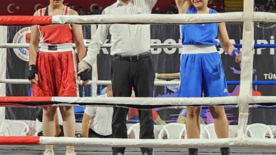 Demir yumruk Rabia, Türkiye üçüncüsü oldu