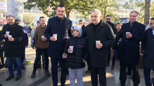 Depremde hayatını kaybedenler adına çorba dağıtıldı