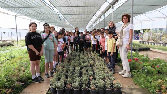 Ders zili bu kez Aydın Büyükşehir Belediyesi'nin fidanlığında çaldı