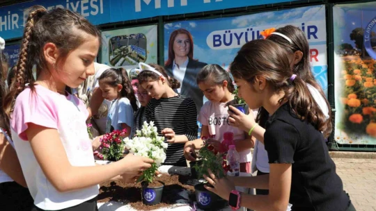 Ders zili bu kez Aydın Büyükşehir Belediyesi'nin fidanlığında çaldı