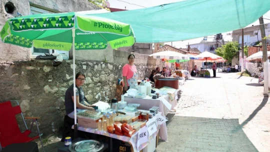 Didim Akköy Pazarı vatandaşları ağırlıyor
