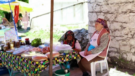 Didim Akköy Pazarı vatandaşları ağırlıyor