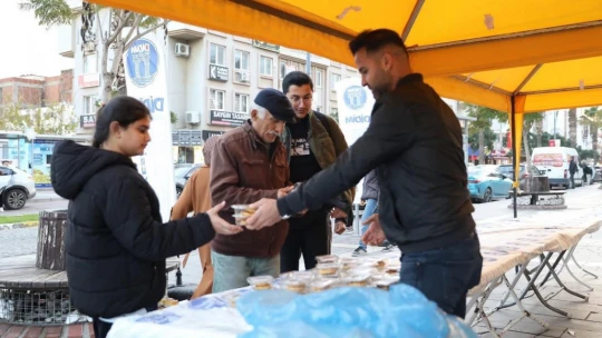 Didim Belediyesi'nden vatandaşlara kandil simidi ikramı