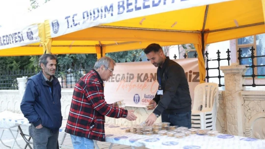 Didim Belediyesi'nden vatandaşlara kandil simidi ikramı