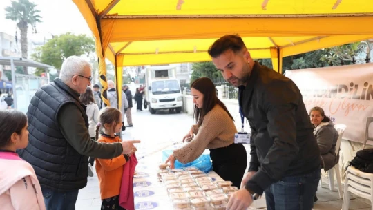 Didim Belediyesi'nden vatandaşlara kandil simidi ikramı