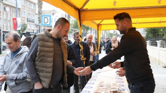 Didim Belediyesi'nden vatandaşlara kandil simidi ikramı