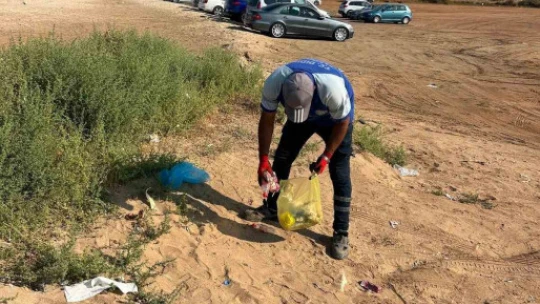 Didim Belediyesi sahil temizliğini aralıksız sürdürüyor