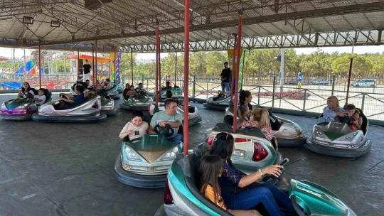 Didim'de 'Engel tanımayanlar' Lunaparkta eğlendi