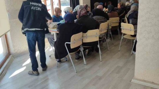 Didim'de 165 vatandaşa 'En İyi Narkotik Polisi Anne' eğitimi verildi