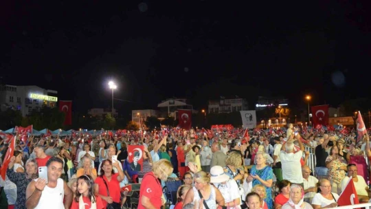 Didim'de 30 Ağustos coşkusu konserle kutlandı