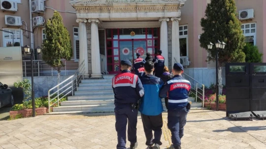 Didim'de 51 düzensiz göçmen, 3 göçmen kaçakçısı yakalandı