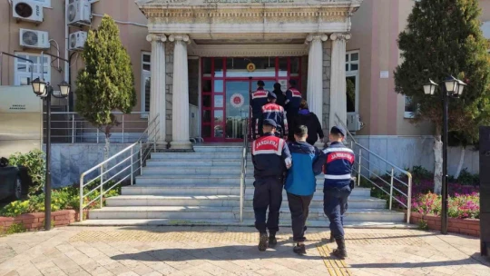 Didim'de 51 düzensiz göçmen, 3 göçmen kaçakçısı yakalandı