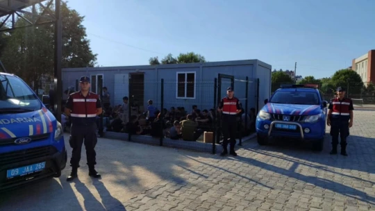 Didim'de 99 düzensiz göçmen ve 2 organizatör yakalandı