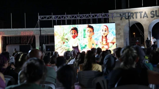 Didim'de açık hava sinema keyfi