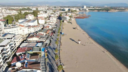 Didim'de Aralık güneşi Altınkum Sahili'ni canlandırdı