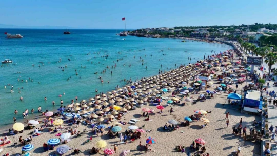 Didim'de bayram yoğunluğu: Sahiller doldu taştı