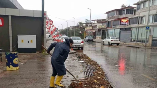 Didim'de beleidye ekipleri, geceyi sokakta geçirdi