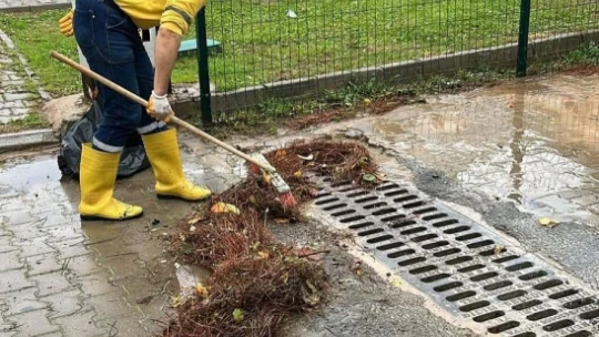 Didim'de beleidye ekipleri, geceyi sokakta geçirdi