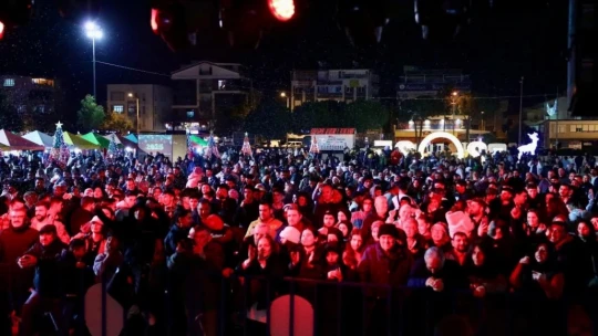 Didim'de binlerce kişi yeni yıl coşkuunu Başkan Gençay ile birlikte yaşadı