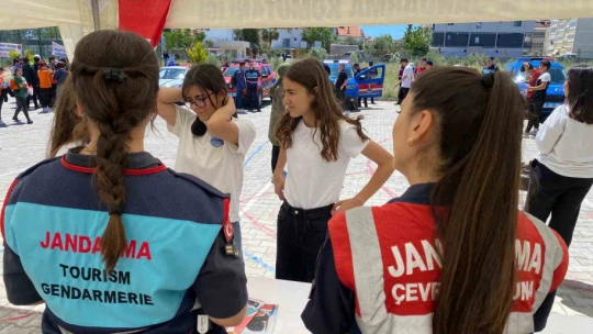 Didim'de jandarmadan öğrencilere tanıtım