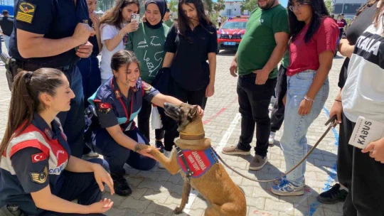 Didim'de jandarmadan öğrencilere tanıtım