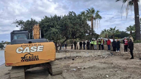 Didim'de kaçak yapıların yıkımına başlandı