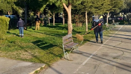 Didim'de lise bahçeleri temizlendi