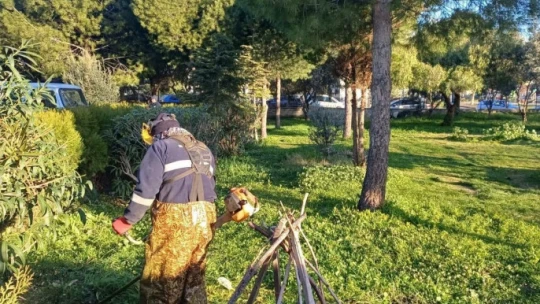 Didim'de lise bahçeleri temizlendi
