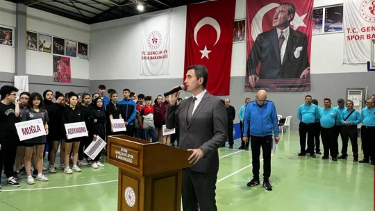 Didim'de masa tenisi müsabakaları başladı