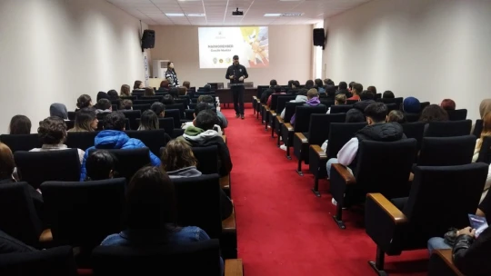 Didim'de öğrenci ve veliler uyuşturucuya karşı bilgilendirildi