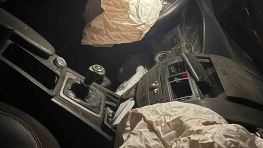 Didim'de otomobil uçurumdan yuvarlandı