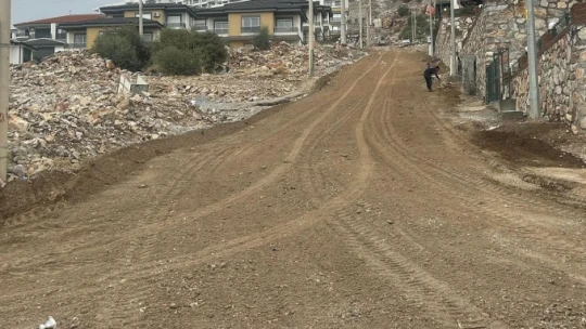 Didim'de sağanak yağıştan sonra zarar gören yollar onarıldı