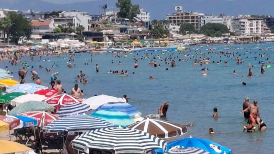 Didim'de sıcaklıklar arttı, Altınkum doldu taştı