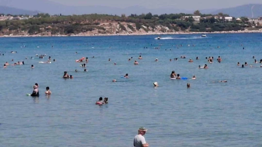 Didim'de sıcaklıklar arttı, Altınkum doldu taştı