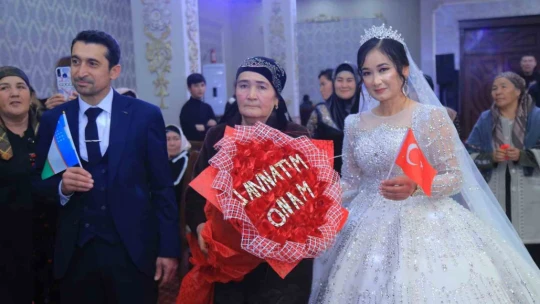Didim'de tanıştılar Özbekistan'da evlendiler