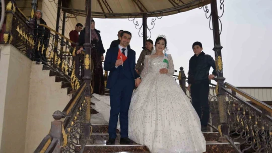 Didim'de tanıştılar Özbekistan'da evlendiler