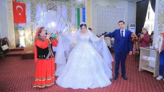 Didim'de tanıştılar Özbekistan'da evlendiler